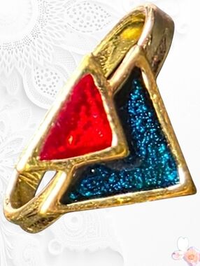 Vintage Sarah Coventry Gold Ring with Red Blue Enamel Triangles Size 6.5+ 949